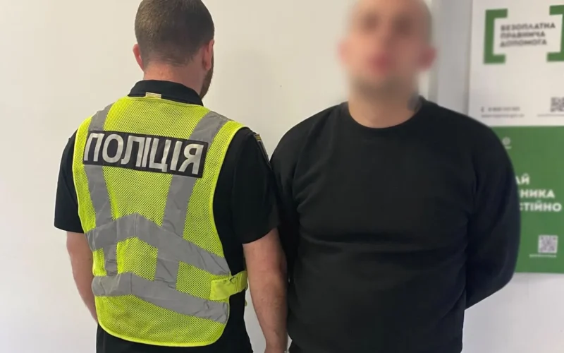 Киянин погрожував пістолетом і побив водія після дорожньої сварки (фото)