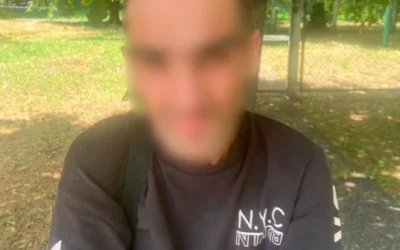 У Києві пенсіонер попросив перехожого допомогти донести важкі пакети з продуктами — чоловік погодився і обікрав його