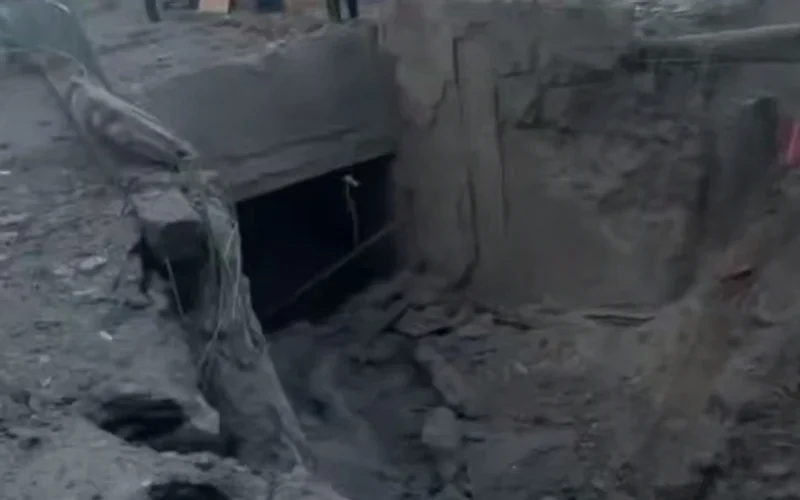 Російська ракета влучила у підземний перехід біля метро «Лук’янівська» (відео)