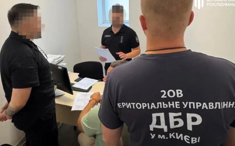 У столичному ТЦК розкрили схему продажів звільнення від мобілізації за $2,5 тисячи