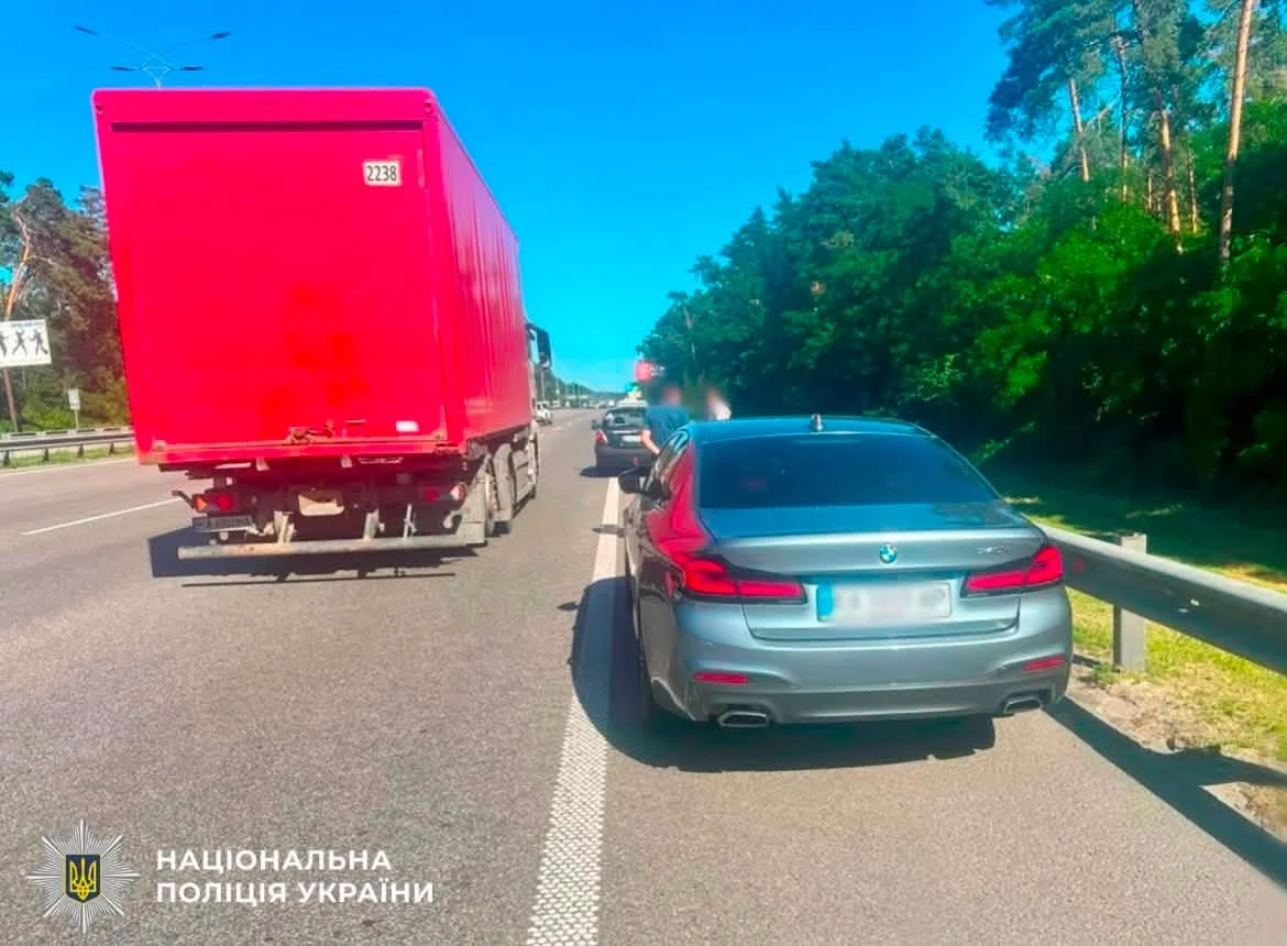 ДТП в Києві 18 липня: водій BMW під алкоголем збив велосипедистів