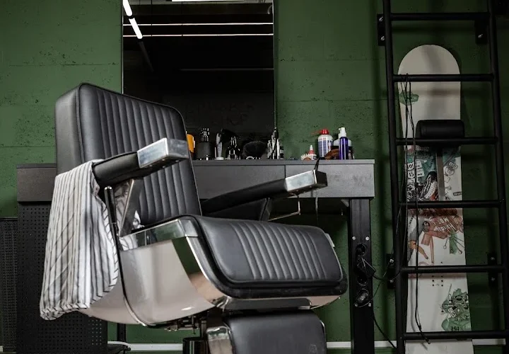 KURS BARBERSHOP Виноградарь (ЖК Варшавський) — 1