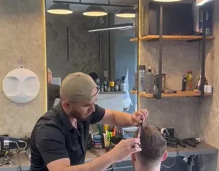 TAJ Barbershop Позняки — 4