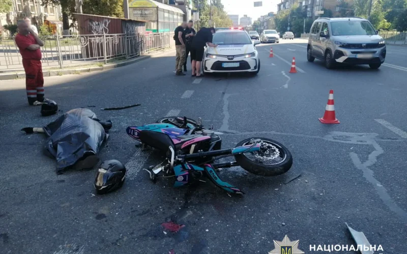 Смертельна ДТП у Києві: загинув 26-річний мотоцикліст, його пасажирка — у лікарні