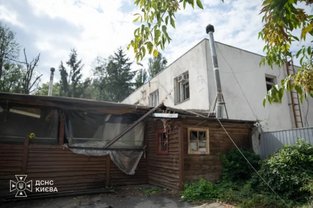 Російський удар по Києву: у Голосіївському районі пошкоджено заклад харчування, поранено чоловіка
