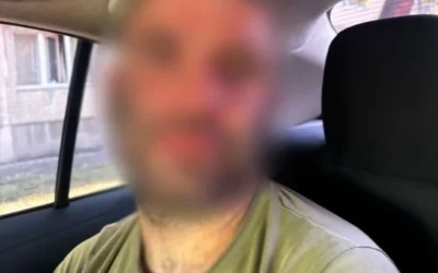 Напад на жінку з дитиною у Києві: за пів години затримали грабіжника на Миропільській