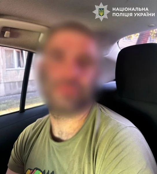 Напад на жінку з дитиною у Києві: за пів години затримали грабіжника на Миропільській