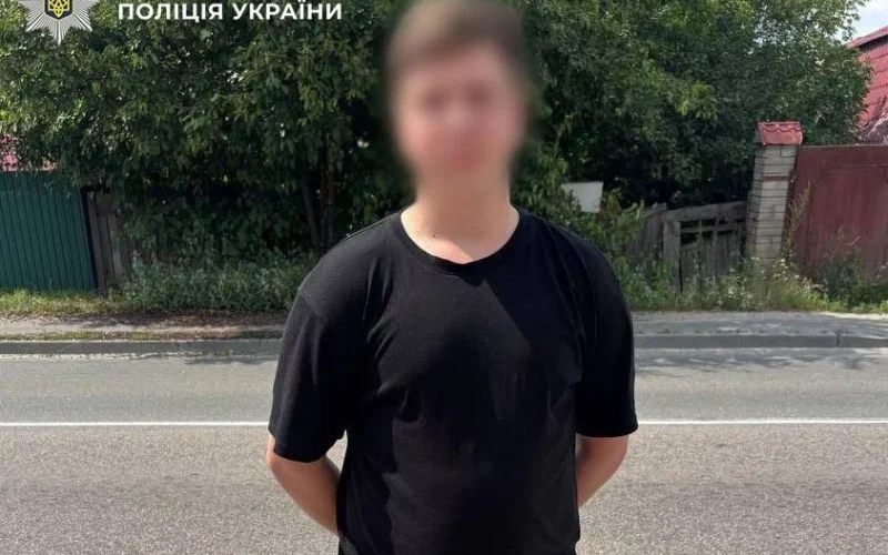 Ошукали 71-річну киянку від імені СБУ: у столиці поліція затримала 23-річного кур’єра шахраїв