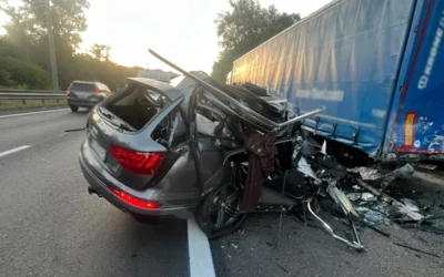 У Києві внаслідок зіткнення Audi з вантажівкою загинули мати та її 2-річна дитина