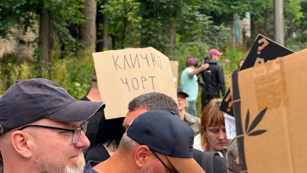 На Теремках призупинили будівництво тепломережі, проти якого протестували місцеві мешканці