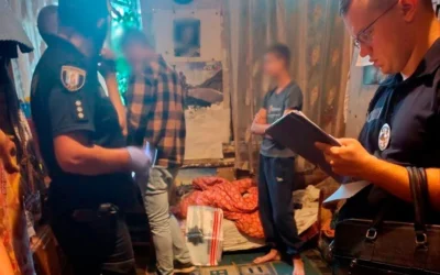 Били ножем та кастетом: затримали двох неповнолітніх, які вчиняли напади на жінок у центрі столичного Подолу (відео)