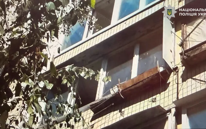 Викинула пінчера з балкона 4-го поверху: у Києві затримали жінку за вбивство собаки (відео)