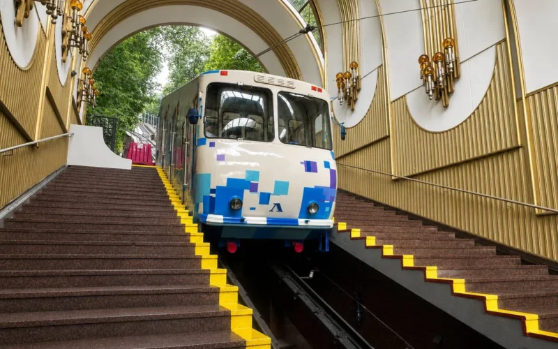 Після планового ремонту у Києві відновлює роботу фунікулер: рух запустять у другій половині дня 21 серпня