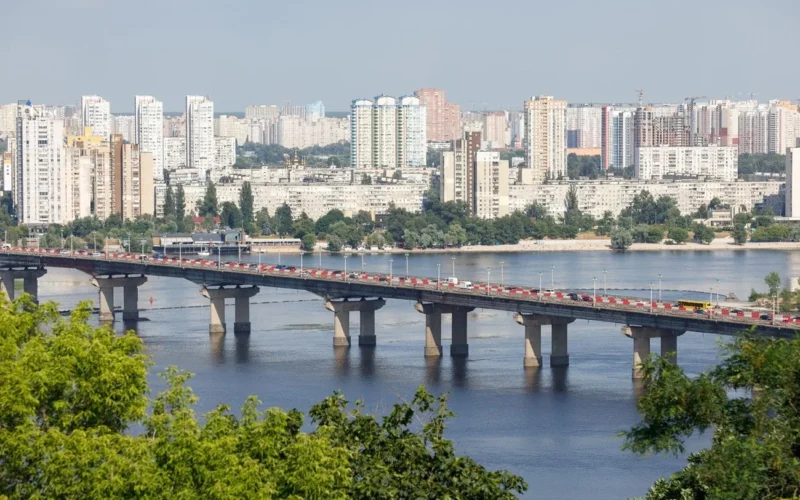 У Києві оголосять тендер на проєкт реставрації мосту Патона