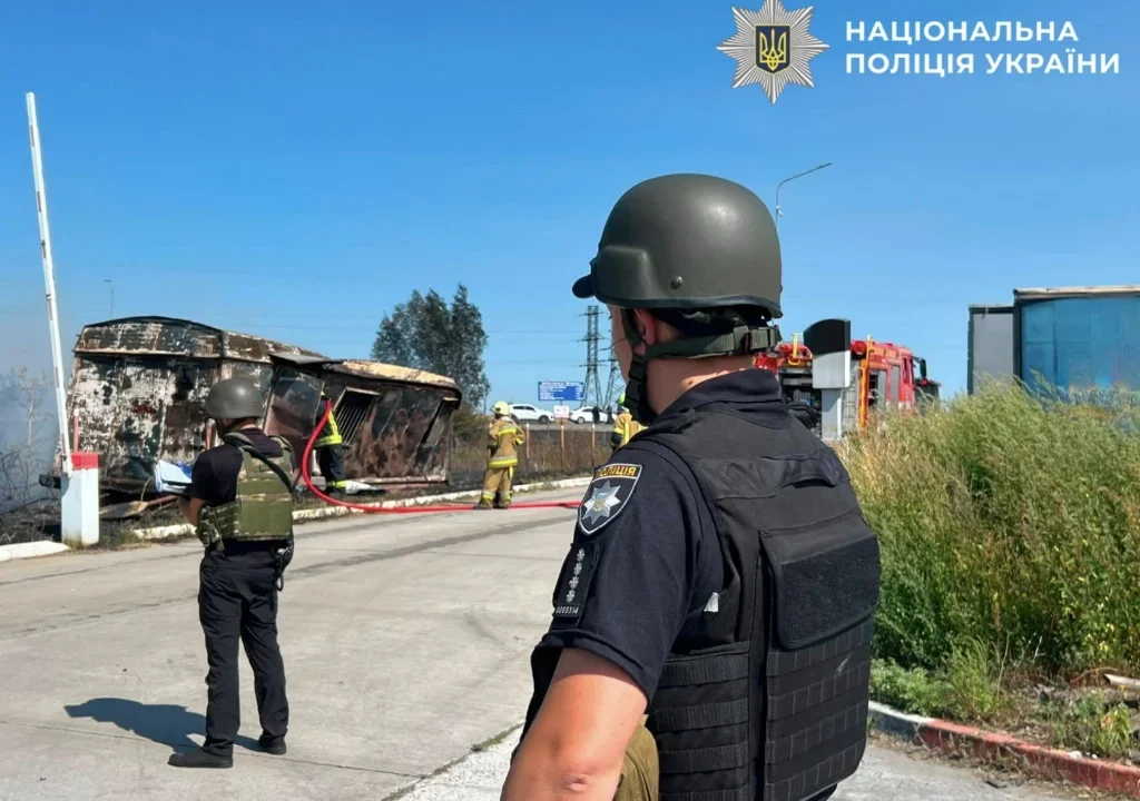 Російський удар по Бориспільському району: двоє людей загинули, дев’ятеро поранені, знищено вантажівки та пошкоджено АЗС