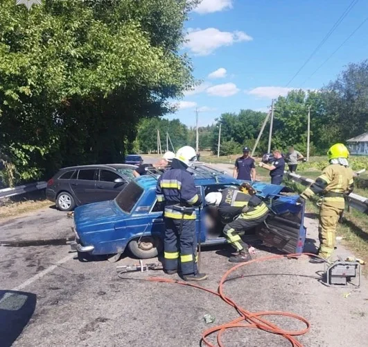 Смертельна ДТП на Київщині: водій ВАЗ виїхав на зустрічну смугу