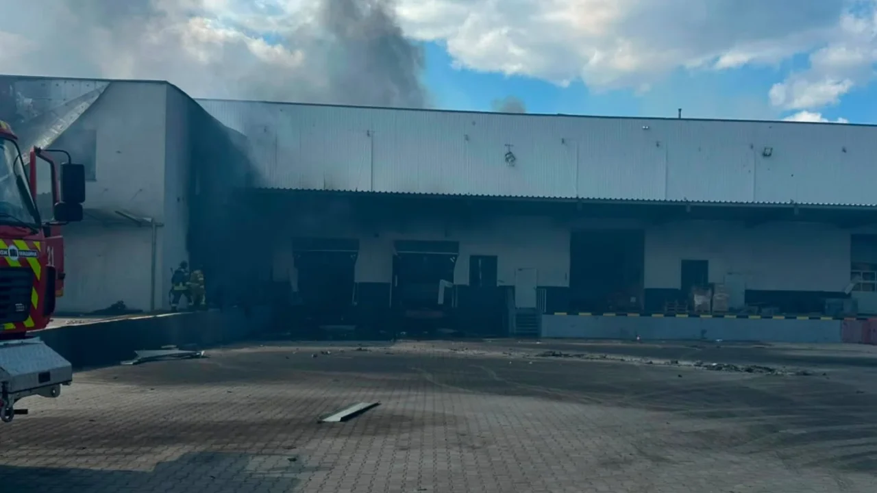 Російський удар по Броварському району: пошкоджено склади й будинки, поранено чоловіка