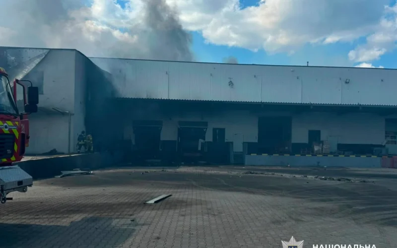 Російський удар по Броварському району: пошкоджено склади й будинки, поранено чоловіка