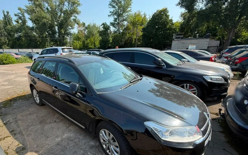 Викрав авто та виставив на продаж: у Києві поліція затримала військовослужбовця у СЗЧ