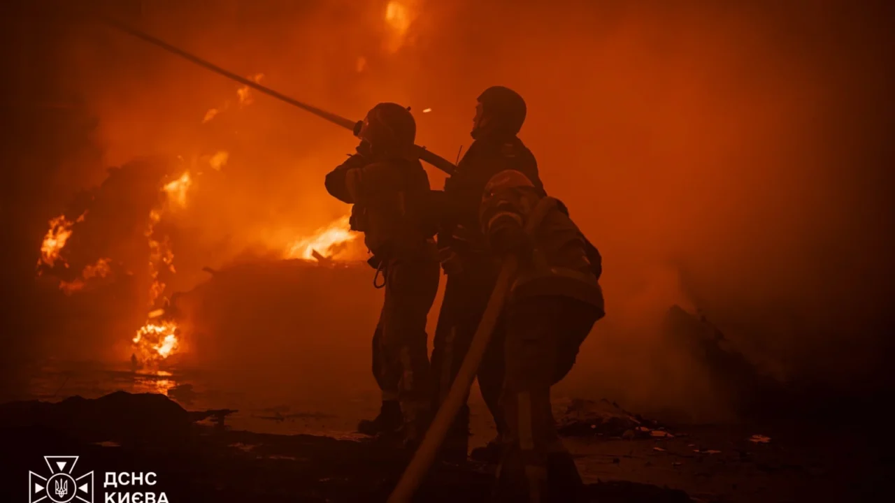 Пожежа в Голосіївському районі, спричинена російським ударом, ліквідована: кількість загиблих у Києві зросла до 16 людей (відео)
