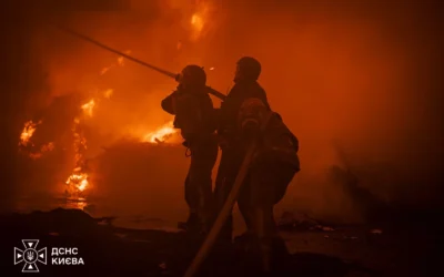 Пожежа в Голосіївському районі, спричинена російським ударом, ліквідована: кількість загиблих у Києві зросла до 16 людей (відео)