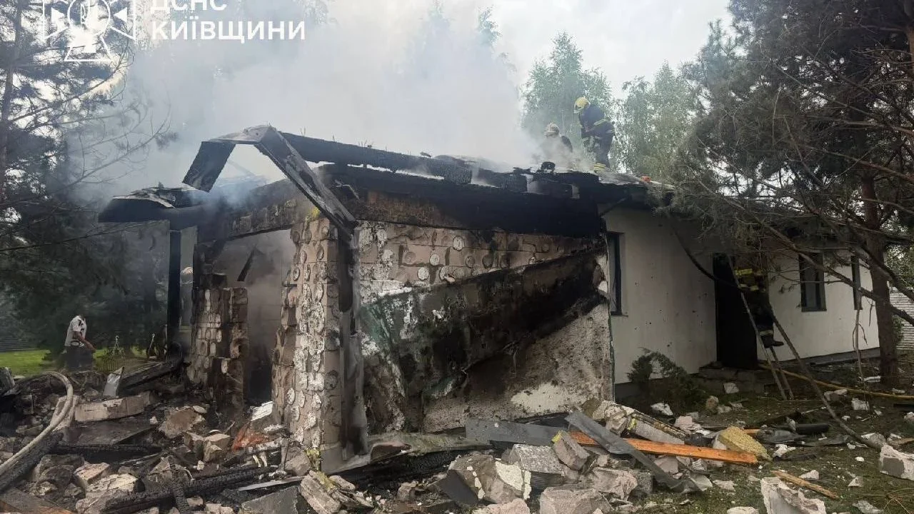 Російська атака БпЛА на Київщину: унаслідок обстрілів двоє людей дістали поранення (фото)