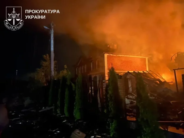 Російський удар по житловому будинку на Київщині: загинули 3-річний хлопчик, його бабуся та дідусь, ще четверо поранені