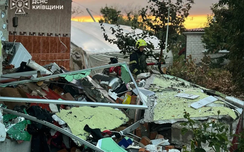 Нічна атака на Київщину: унаслідок російських ударів загинула людина, ще семеро поранені (фото)