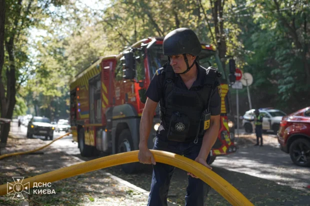 Російська атака на Київ: у Голосіївському районі через детонацію БпЛА поранено чоловіка