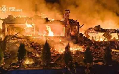 Російський удар по житловому будинку на Київщині: загинули 3-річний хлопчик, його бабуся та дідусь, ще четверо поранені (фото)
