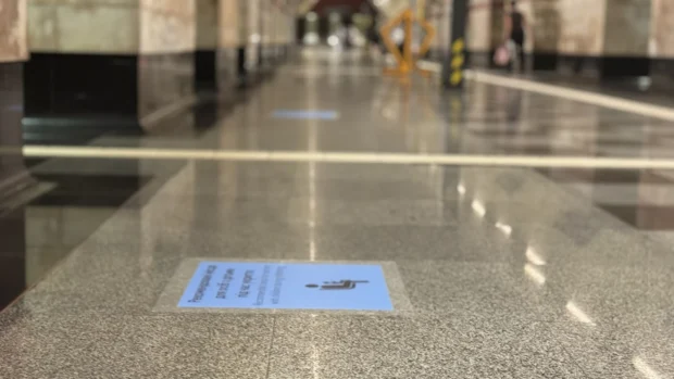 Зонування платформи під час тривог: на станції метро «Сирець» запустили пілотний проєкт із навігації