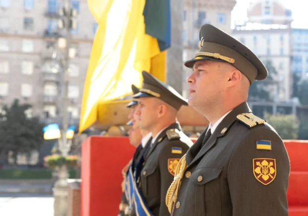 Біля столичної мерії урочисто підняли Державний Прапор України