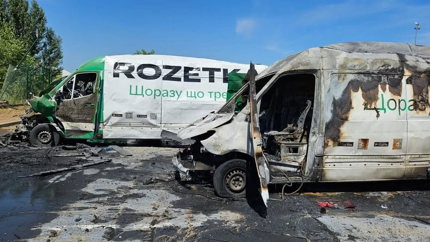 У компанії Rozetka повідомили, що під атакою були їхні склади у Броварах