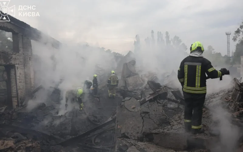 У Києві після російської атаки виявили тіло людини