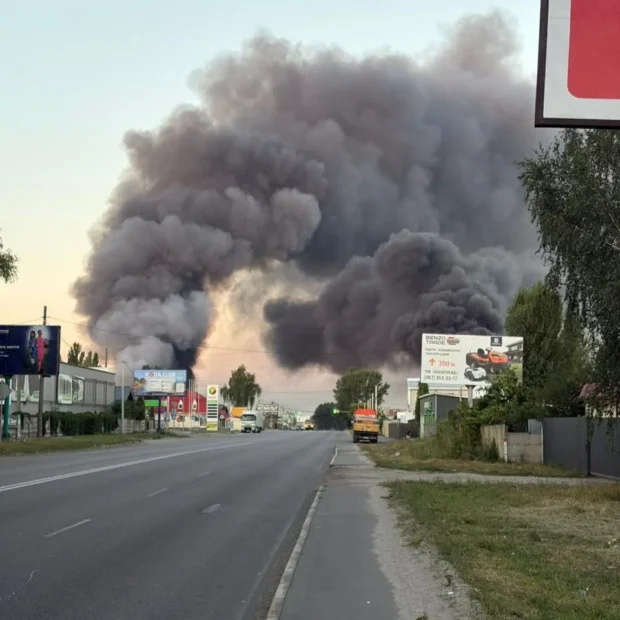 Дрон РФ знищив склад «Нової пошти» під Києвом, були повторні удари