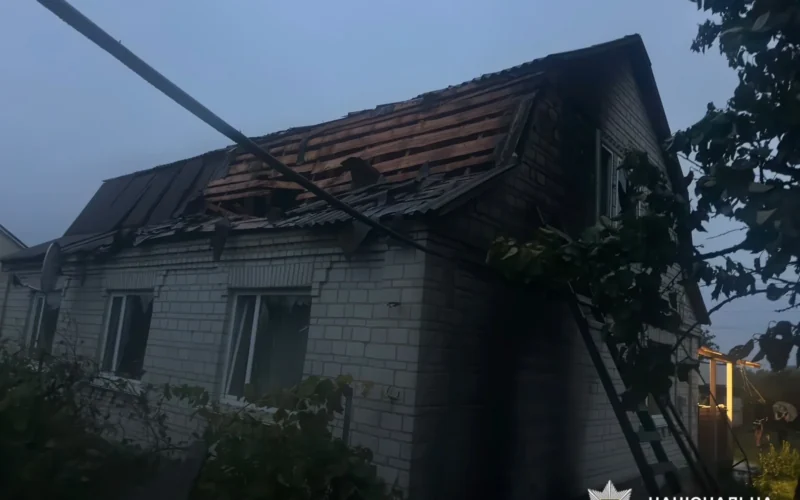Внаслідок російських ударів по Київщині поранення отримала жінка