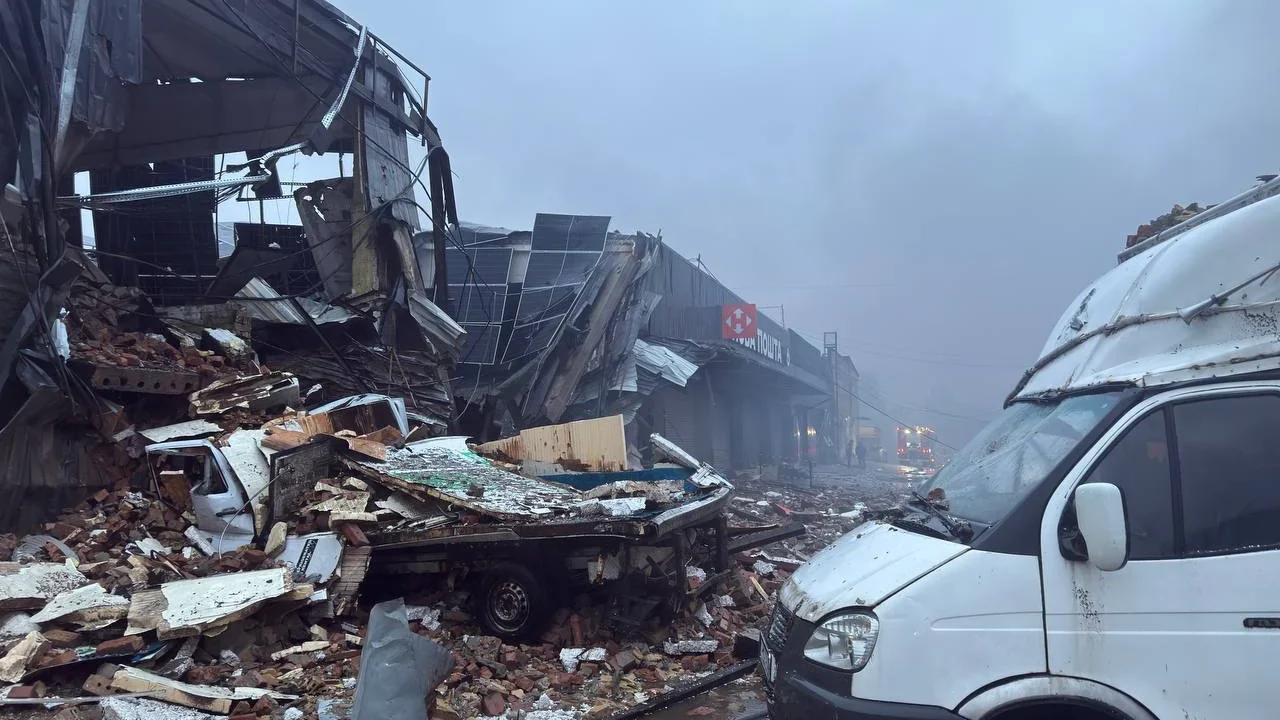 Росіяни знищили відділення №6 та пошкодили сортувальне депо Нової пошти у Києві