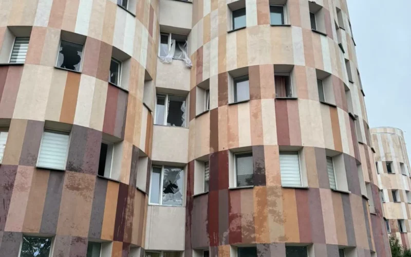 У пошкодженому росіянами пологовому будинку Києва народився хлопчик