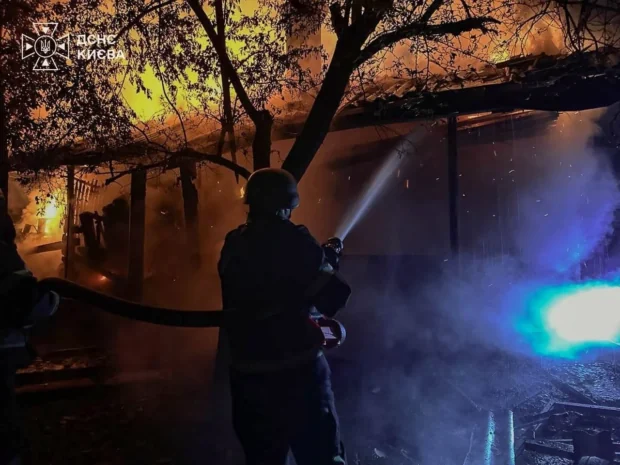 Нічна російська на Київ: у чотирьох районах пошкоджено будівлі, четверо поранених