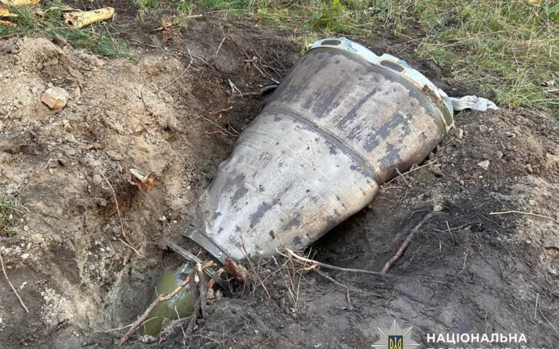 Вибухотехніки знешкодили біля будинків у Києві дві балістичні ракети (відео)
