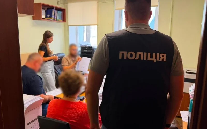 Розкрадання на плотерах: у Києві посадовцю повідомили про підозру за переплату в 2 мільйони гривень
