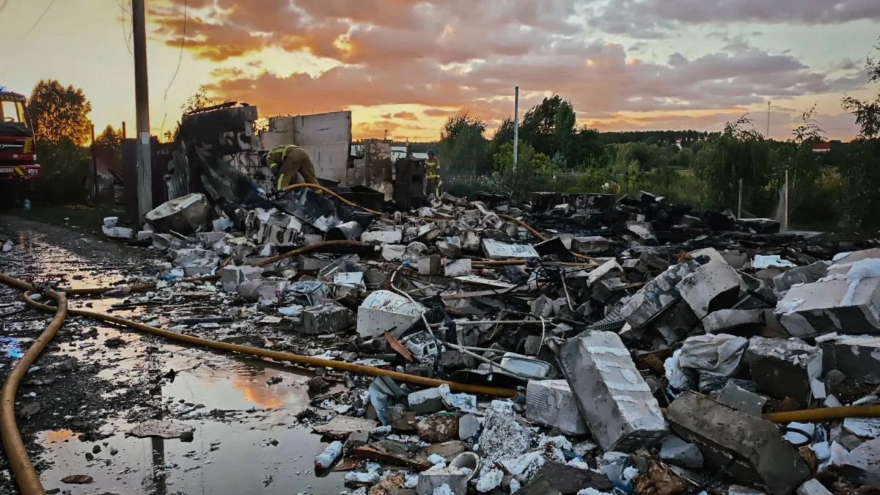 Двоє людей загинули, ще одна постраждала через атаку БпЛА на село Лісне на Київщині