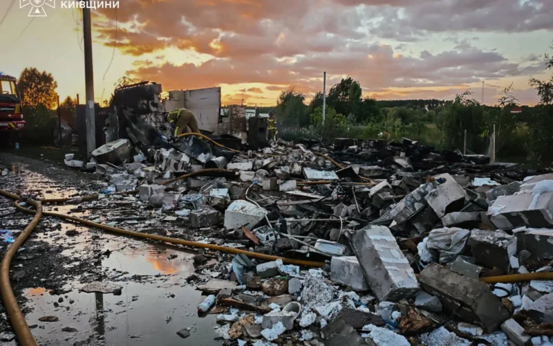 Двоє людей загинули, ще одна постраждала через атаку БпЛА на село Лісне на Київщині