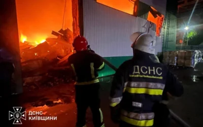 Внаслідок російських ударів у Білій Церкві палало підприємство харчової промисловості (відео)
