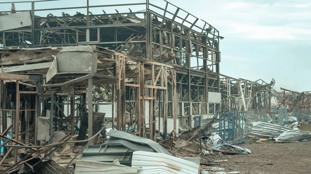 Посадовцю СБУ повідомлено про підозру через неналежне зберігання боєприпасів у Милі, де після атаки росіян загинули 35 людей