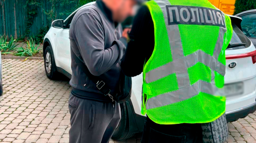 Виманив у волонтерки пів мільйона гривень на авто для ЗСУ: у Києві викрили шахрая