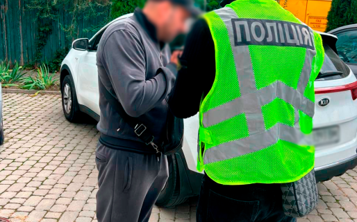 Виманив у волонтерки пів мільйона гривень на авто для ЗСУ: у Києві викрили шахрая