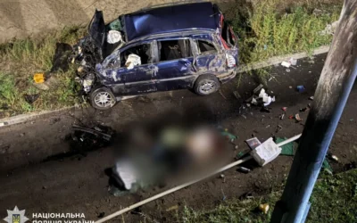 Не впорався з керуванням та злетів із мосту: у столиці внаслідок ДТП загинув водій Opel (фото)