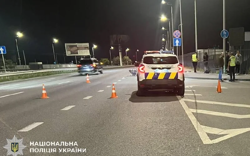 У Києві внаслідок ДТП загинула водійка мотоцикла