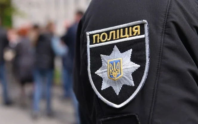 У Києві під час виїзду на випадок домашнього насильства поліцейський застосував табельну зброю: нападник загинув
